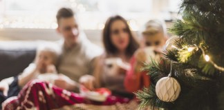 Navidad en familia, más allá de los regalos, momentos que perduran. Foto: Freepik.