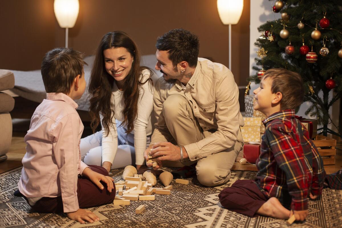Navidad es tiempo de estar juntos y celebrar la vida en familia. Foto: Freepik.