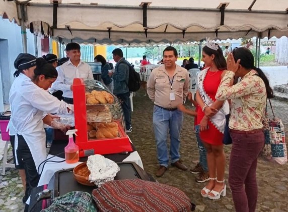 Comunidad se prepara para el Festival del Níspero en la Aldea San Juan del Obispo, Antigua Guatemala 2025 Foto: Carlos Vicente