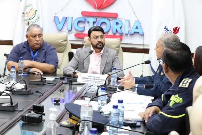 El diputado Juan Carlos Rivera citó a autoridades de Emetra por denuncias de apartaparqueos. Foto: Congreso de la República