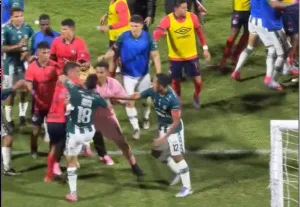 VIDEO: Victoria de Municipal frente Antigua GFC acaba en trifulca y deja dos expulsados