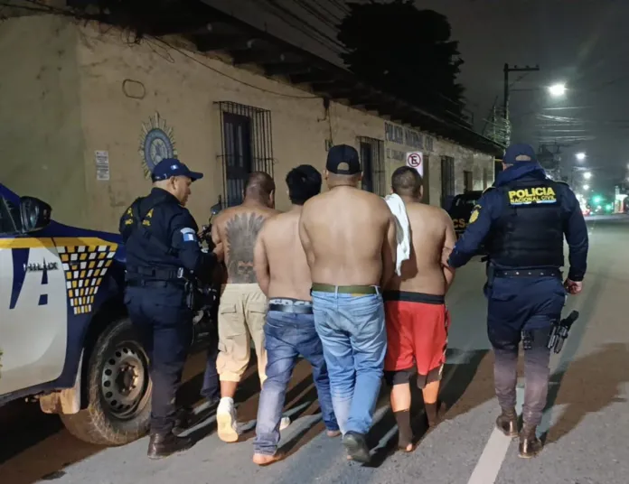 pnc captura secuestro (1) Detienen a cuatro hombres acusados de intentar secuestrar a una niña de 13 años en Panzós Foto: PNC