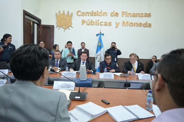 La comisión legislativa de Finanzas debe dictaminar el proyecto de presupuesto general 2026. Foto: La Hora / Fabricio Alonzo