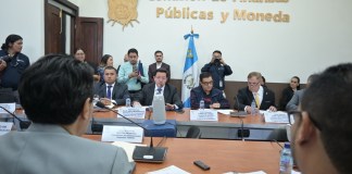 La comisión legislativa de Finanzas debe dictaminar el proyecto de presupuesto general 2026. Foto: La Hora / Fabricio Alonzo