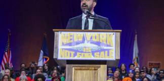 El candidato demócrata a la Alcaldía de Nueva York, Zohran Mamdani, continúa liderando las encuestas para las elecciones que se celebrarán este martes en la ciudad tras cinco meses de intensa e inusual campaña. Foto La Hora: EFE