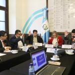 El presidente de EPQ, José Lemus, se presentó a la reunión de la comisión legislativa de Comunicaciones, y explicó la situación del Puerto Quetzal. Foto: Congreso de la Repúblicaa