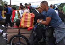 Acuerdo entre México y Centroamérica busca fortalecer la protección de las personas desplazadas Personas caminan en una caravana migratoria con destino a Estados Unidos en el municipio de Tapachula, estado de Chiapas (México). Foto: La Hora/ EFE/ Juan Manuel Blanco