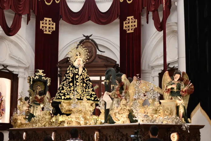 reina de la humanidad En conmemoración de los 125 años de veneración, la imagen de la Virgen de Soledad del Templo de la Recolección saldrá en procesión extraordinaria. Foto La Hora: Alejandro Espinoza