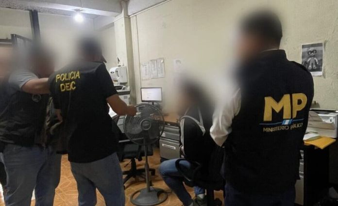 El Juzgado de turno ligó a proceso al empleado de Inacif capturado la semana pasada acusado del robo de tablets. Foto La Hora: MP