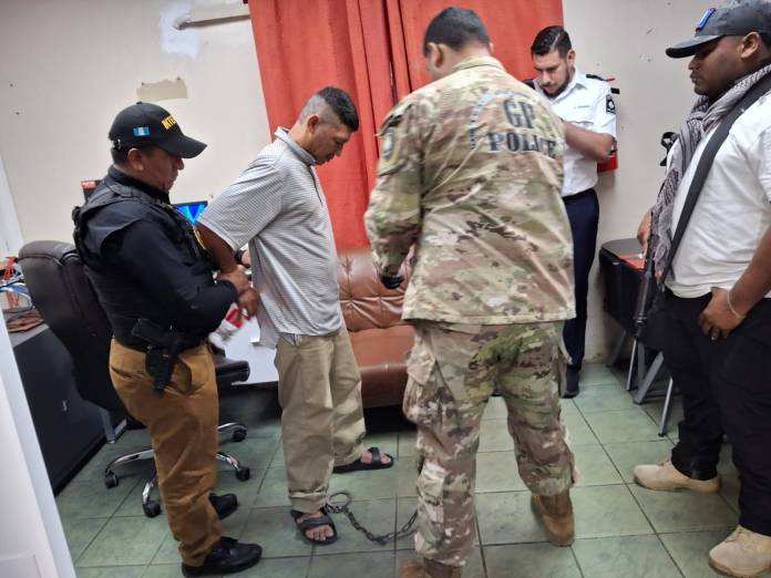 salvadoreño fue localizado en Belice y entregado a las autoridades de INTERPOL Guatemala. Foto La Hora: PNC.
