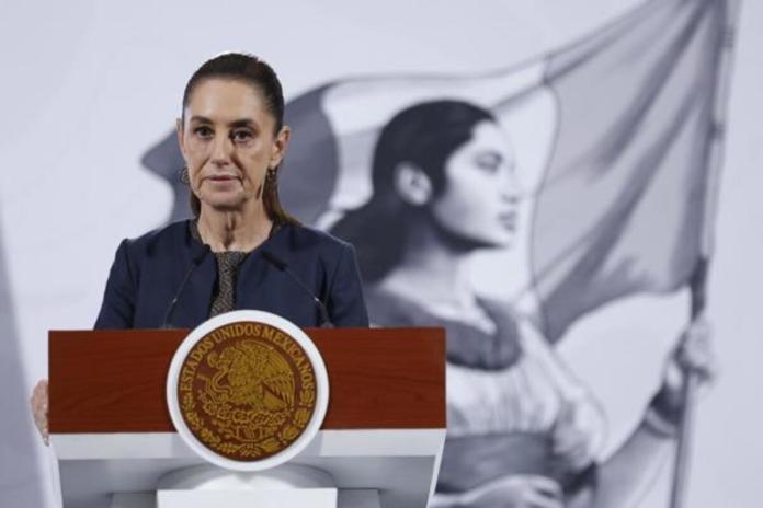 La presidenta de México, Claudia Sheibaum, habla durante una rueda de prensa en el Palacio Nacional en Ciudad de México (México). Foto: La Hora: EFE/Sáshenka Gutiérrez