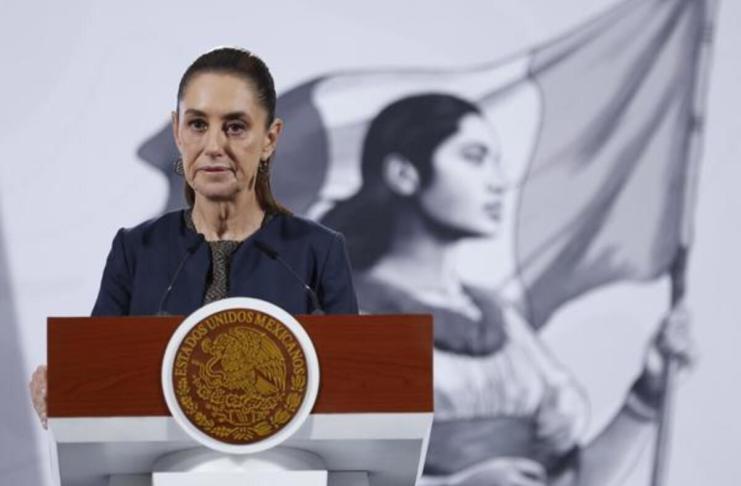 La presidenta de México, Claudia Sheibaum, habla durante una rueda de prensa en el Palacio Nacional en Ciudad de México (México). Foto: La Hora: EFE/Sáshenka Gutiérrez