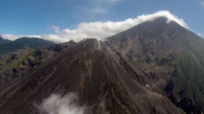 La Conred ha hecho recomendaciones a turistas nacionales y extranjeros que buscan escalar volcanes esta temporada. Foto La Hora: Conred