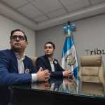 Los abogados Gregorio Saavedra y Edgar Ortíz buscan integrar la Comisión de Postulación de magistrados del TSE. Foto La Hora: Engelberth Blanco