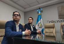 Los abogados Gregorio Saavedra y Edgar Ortíz buscan integrar la Comisión de Postulación de magistrados del TSE. Foto La Hora: Engelberth Blanco