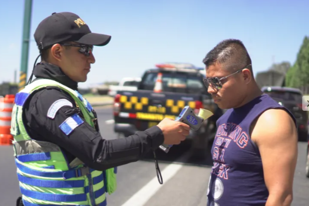 Las personas que den positivo a las pruebas pueden ser sancionados y detenidos. Foto: Departamento de Tránsito de la Policía Nacional Civil