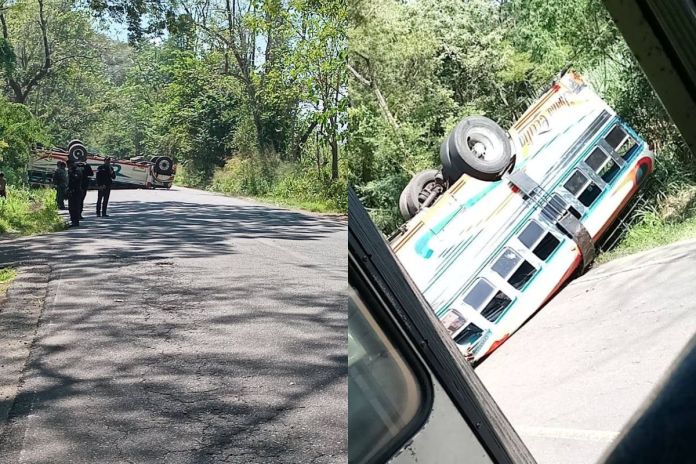 Los cuerpos de socorro no han informado de víctimas mortales tras el accidente. Foto La Hora: Patulul Such.