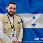 Jimmy Morales es visto como observador de mesas electorales en Honduras.