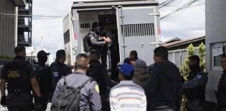 El Juzgado Noveno Penal aplazó la audiencia contra 34 reos amotinados en "Las Gaviotas" por falta de espacio para realizar la audiencia. Foto La Hora: Daniel Ramírez