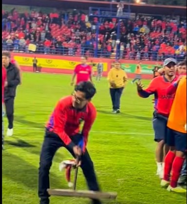 Uno de los rostros en los disturbios de la final en El Tr&eacute;bol. Foto La Hora: RRSS