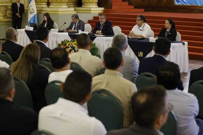 38707639-e08a-46fb-8575-6325df356911 (1) Faltando una reunión con alcaldes, Ejecutivo busca coordinación para uso de ley de Codedes.