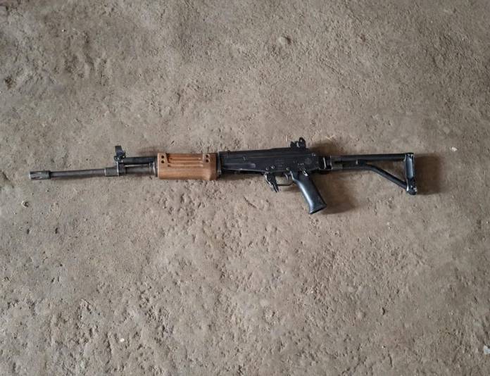 PNC ha localizado armas y drogas en allanamiento de zona 25. Foto La Hora: PNC.