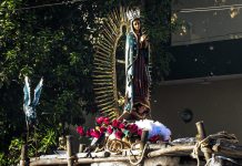 Feligreses visitan el Santuario de Nuestra Señora de Guadalupe para congregaron a la Virgen de Guadalupe.