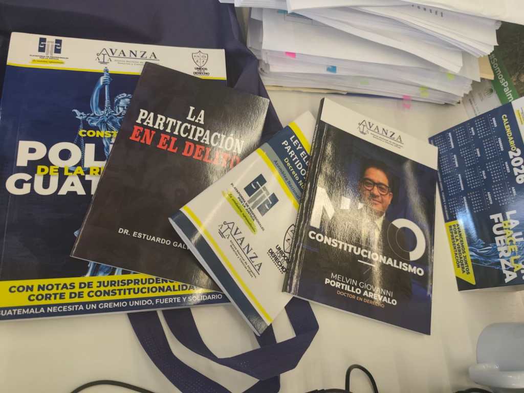 Los regalos que dieron las organizaciones en el convio de funcionarios del MP y Estuardo Gálvez. Foto La Hora: Cortesía