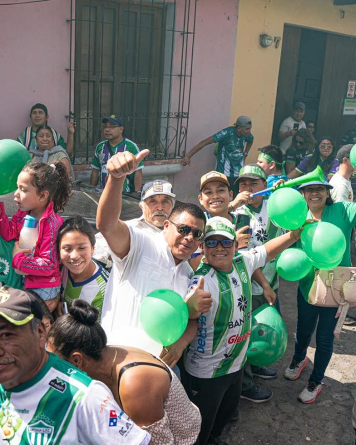 Familias antigüeñas celebran el bicampeonato. Foto La Hora: Antigua GFC