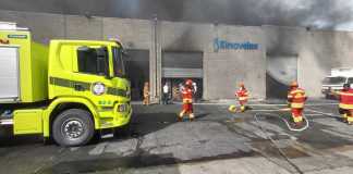 Incendio estructural afecta fábrica de velas aromáticas en la calzada Aguilar Batres.