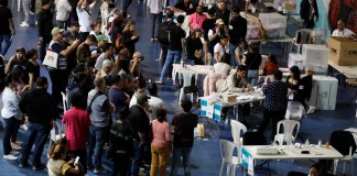 Analistas señalaron que la paralización del conteo agudiza la incertidumbre y evidencia la fragilidad del sistema electoral en Honduras. EFE/ Gustavo Amador