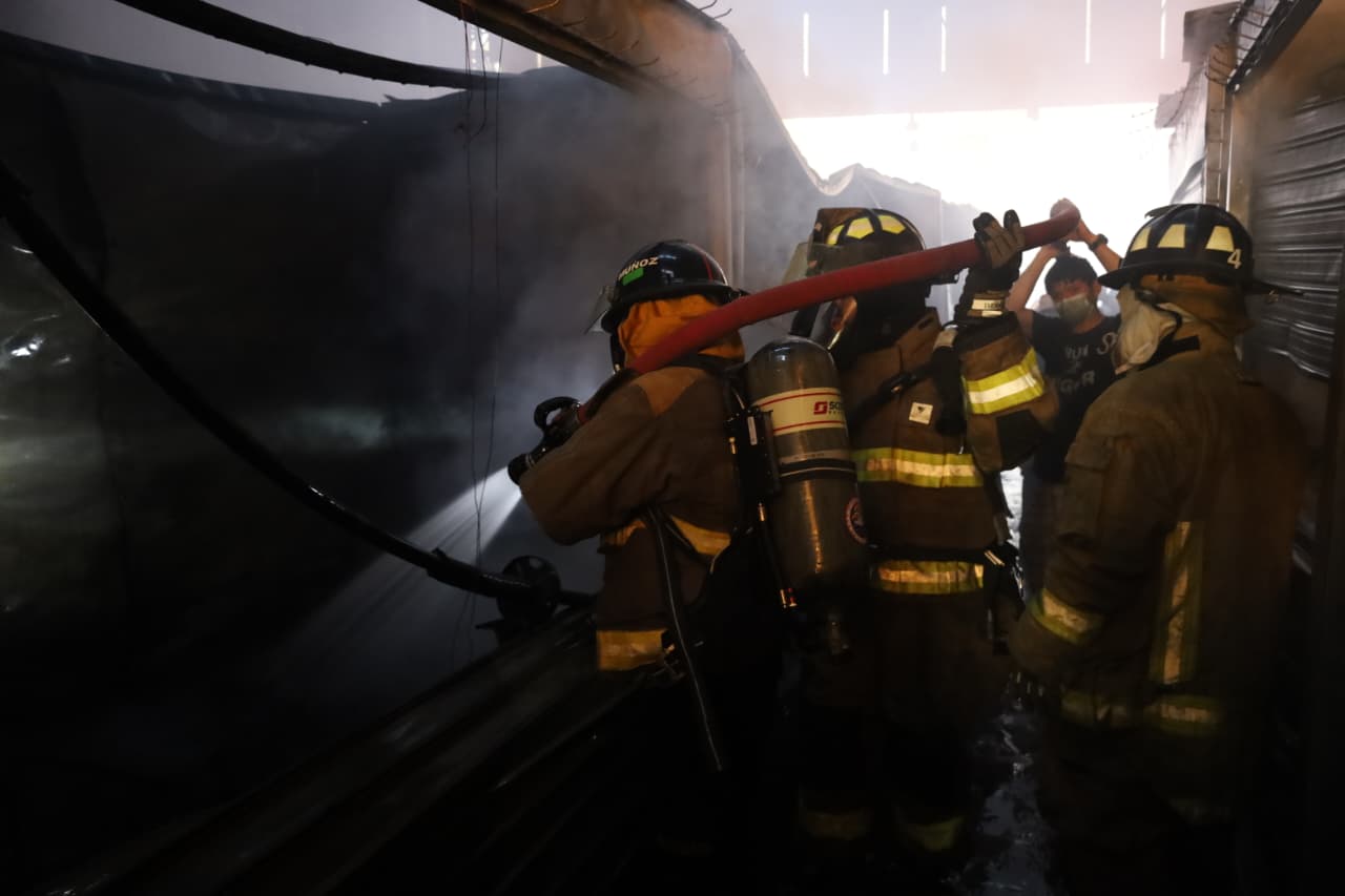 Incendio en el mercado municipal de Chiquimulilla, Santa Rosa, destruye 22 locales