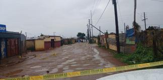 Bekkersdal (South Africa), 21/12/2025.- A handout photo made available by South African Police Services (SAPS) shows the overnight shooting crime scene in Bekkersdal, South Africa, 21 December 2025. The incident occurred around 01 am on 21 December, when at least nine people were killed and ten others injured as two vehicles approached the tavern and opened fire. (Sudáfrica) EFE/EPA/SOUTH AFRICAN POLICE SERVICES / HANDOUT HANDOUT EDITORIAL USE ONLY/NO SALES