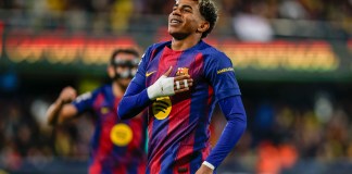 El delantero del Barça Lamine Yamal, celebra tras anotar el segundo gol de su equipo este domingo, durante el partido de la jornada 17 de LaLiga EA Sports, que disputaron Villarreal CF y el FC Barcelona en el Estadio de la Cerámica. Foto La Hora: EFE