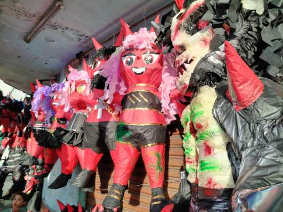 Las figuras de varios tamaños ya se venden en las piñaterías ubicadas en las cercanías del parque Colón. Foto La Hora: Heidi Loarca