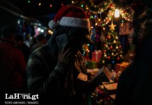 Lectores alertan: Extorsionistas del Barrio 18 exigen bono navideño y este es el modus operandi Lectores de La Hora alertaron que extorsionistas del Barrio 18 buscan un bono navideño, y comentaron el modus operandi. Diseño La Hora: Daniel López