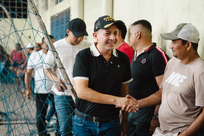 El alcalde de Masagua, Nelson Marroquín, falleció tras su ingreso al Hospital Nacional de Escuintla. Foto La Hora: Facebook de Nelson Marroquín.