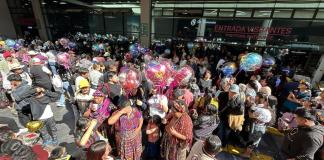 Reportan alta afluencia en el aeropuerto La Aurora. Foto La Hora: José Orozco.