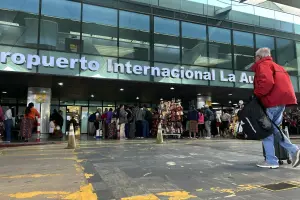 Aeropuerto La Aurora: usuarios aplauden cambios, pero enumeran mejoras pendientes