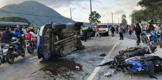 Accidente en el km. 32 ruta al Pacífico deja un fallecido y al menos cinco heridos. Foto Bomberos Voluntarios de Palín
