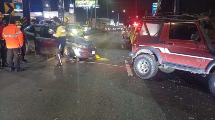 La Policía Municipal de Santa Catarina Pinula informó del percance vial que dejó una persona fallecida en el kilómetro 14.5 carretera a El Salvador. Foto La Hora: PMT Santa Catarina Pinula