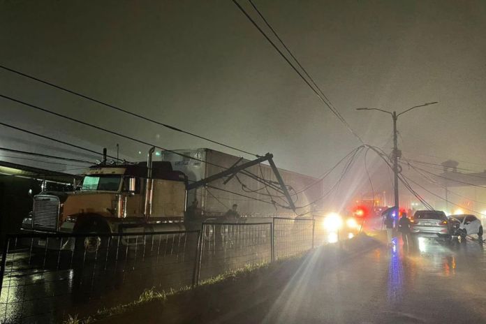 Accidente de tránsito registrado en el kilómetro 15.5 de CAES. Foto La Hora: Sebastián Siero