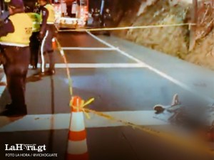 Una persona cae de un bus extraurbano en San Lucas Sacatepéquez y pierde la vida