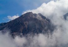 Lanzamiento de Ceniza por actividad constante del volcán Santiaguito. Foto La Hora: Conred