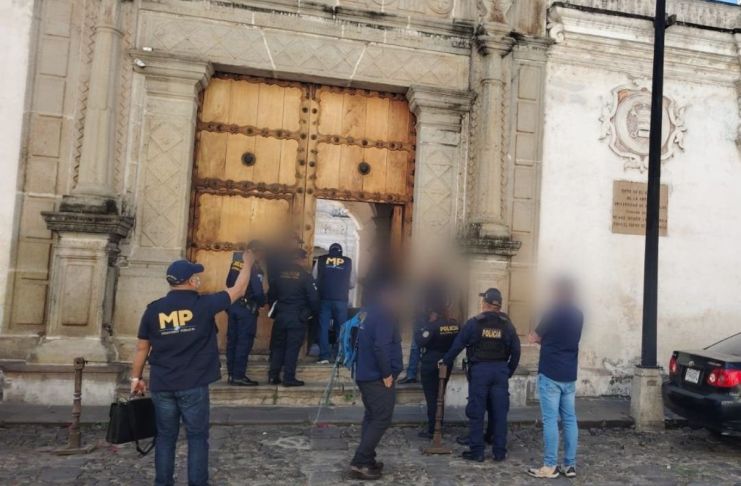 Allanamiento realizado en el Museo de Arte Colonial de La Antigua Guatemala. Foto La Hora: MP