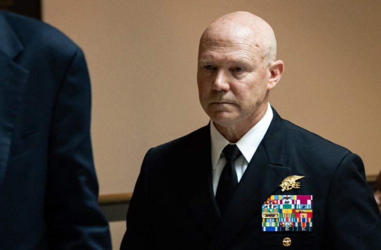 El almirante estadounidense Frank Bradley negó este jueves haber dado la orden de matar a los supervivientes del primer ataque del Ejército de EE. UU.