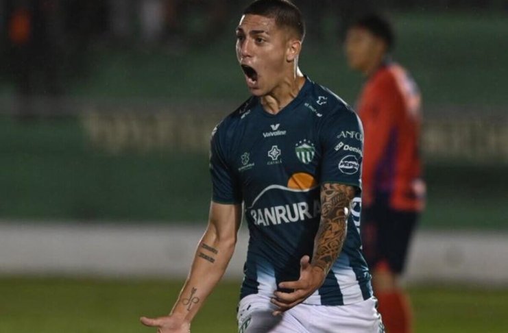 El argentino Francisco Apaolaza fue uno de los anotadores en la victoria de Antigua frente a Municipal.