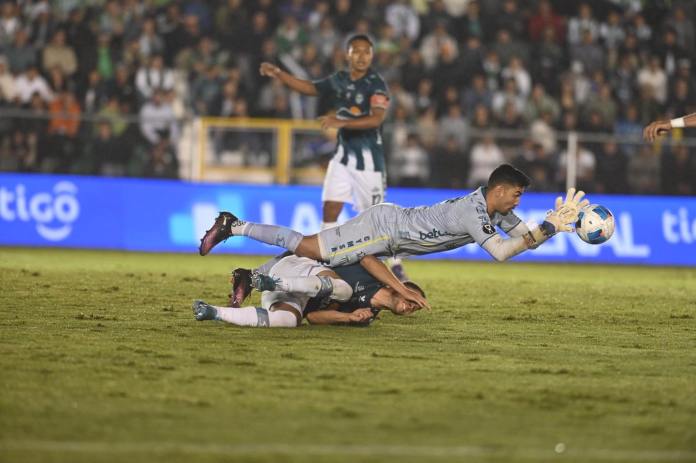 Antigua Antigua toma ventaja en la final y vence 2-0 a Municipal. Foto La Hora: Antigua GFC.