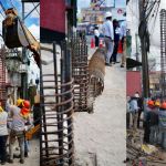 Colocación de pilotes en el desnivel de El Milagro. Arte La Hora: Neto Bran.