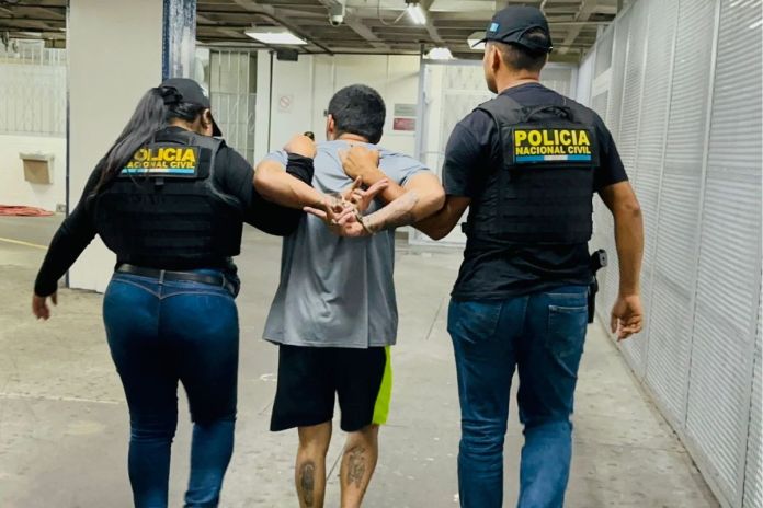 Capturan a Antony “N”, alias “Little Pensador”. Foto La Hora: PNC.